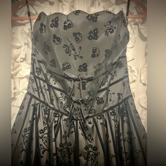 Rare Vintage Betsey Johnson Strapless Gray w/Black Velvet Trim Witchy Goth Dress - Picture 4 of 15